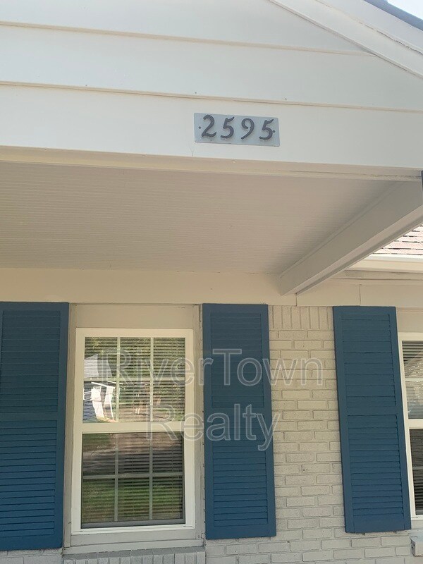 Building Photo - 2595 Kimball Ave