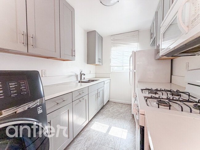 Foto del edificio - 7959 Romaine St