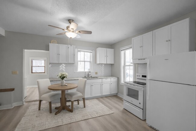 Foto del edificio - 509 W Baker St