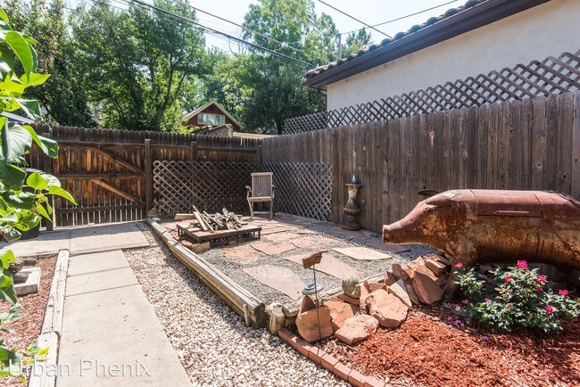Building Photo - 726 S Corona St
