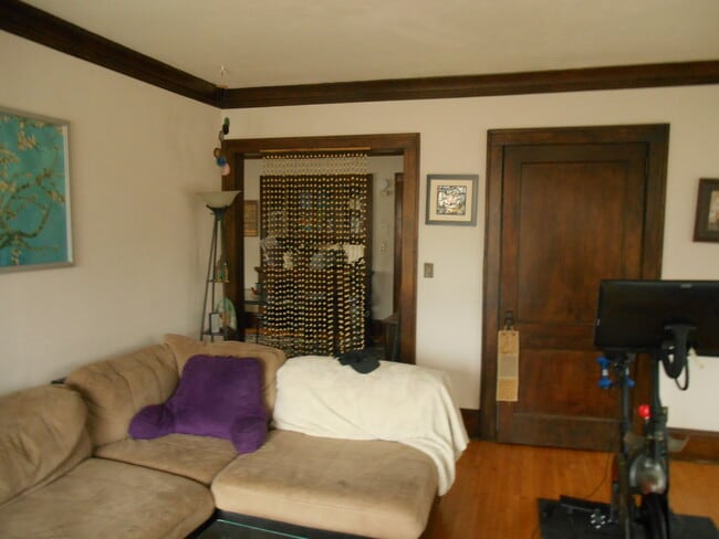 Building Photo - 1305 W 34th St