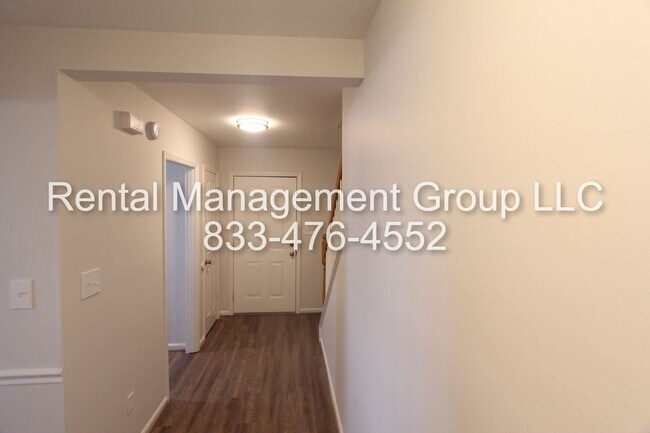 Foto del edificio - Newly Updated 3BR 2.5BA Townhome in Most Convenient Pelham Location