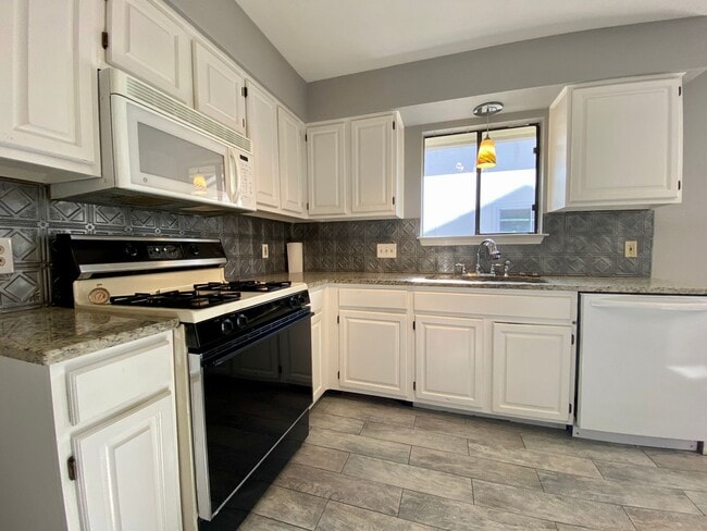 Building Photo - Gorgeous 3 bed 2 bath Single Story Home in Austin!!!