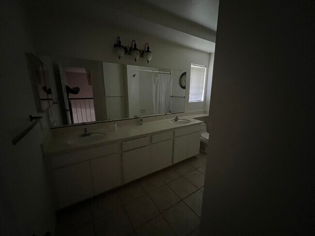 Building Photo - 40032 Bluebird Ln N