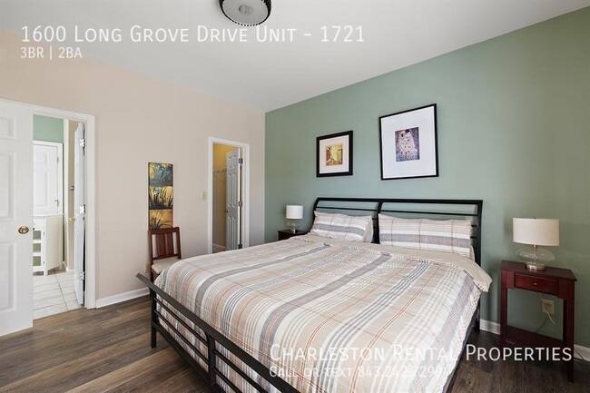 Building Photo - 1600 Long Grove Dr