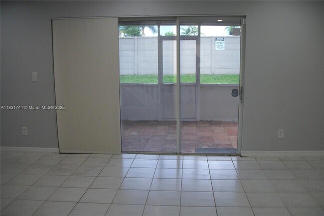 Foto del edificio - 20884 NW 1st St