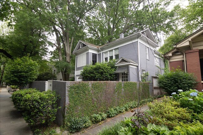 Foto del edificio - Very Spacious 2/2 Unit in the Heart of Midtown and Walking Distance to Piedmont Park!
