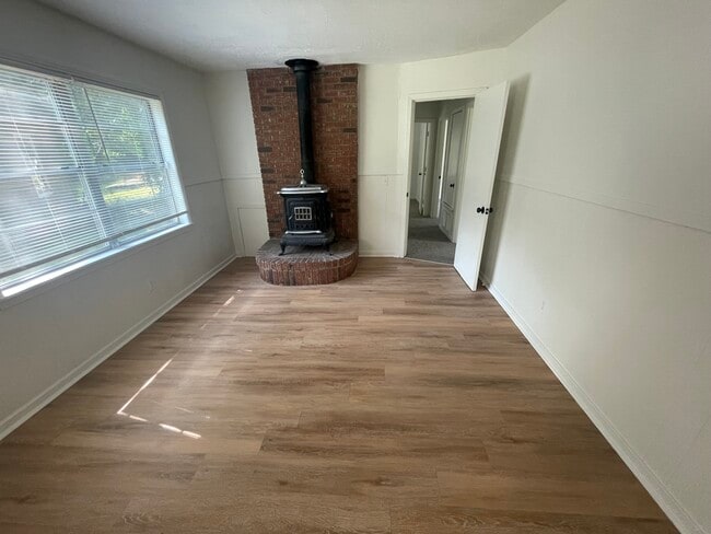 Foto del edificio - 1405 Dianne Dr