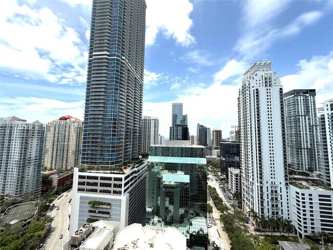 Building Photo - 951 Brickell Ave