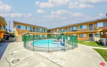 Building Photo - 711 S Sierra Vista Ave