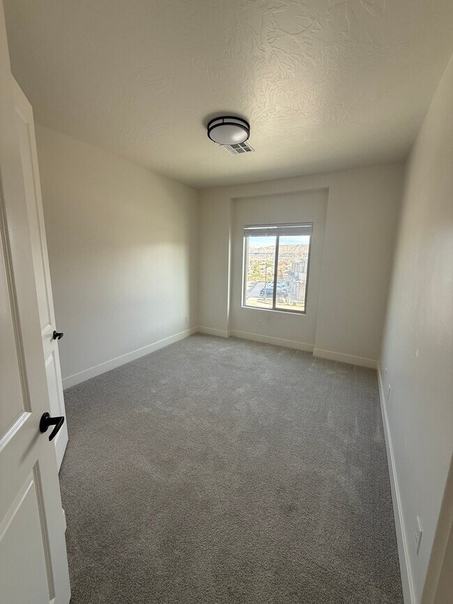 Building Photo - 276 S 1930 W