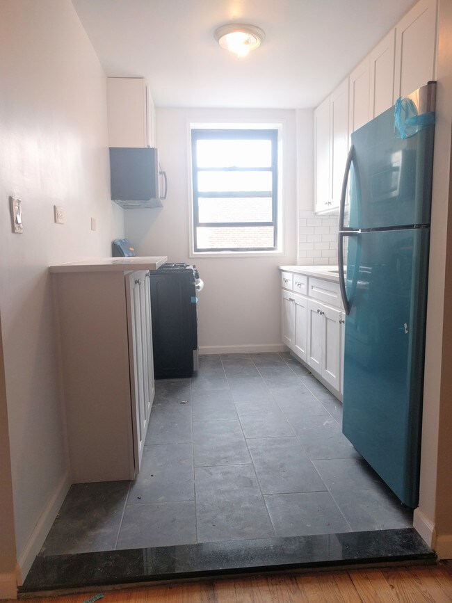 Building Photo - 222 E 17th St