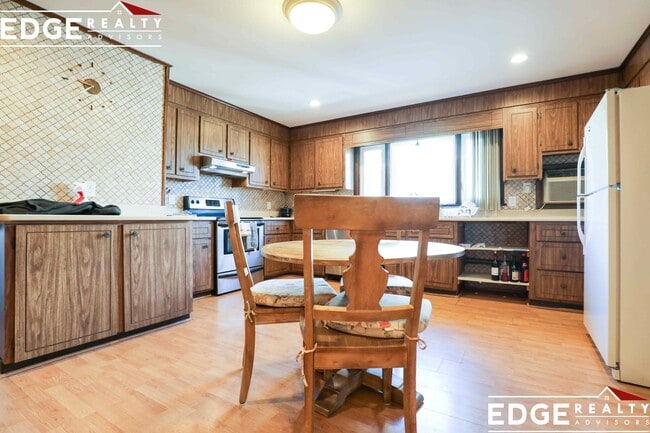 Photo - 285 Webster St Apartment