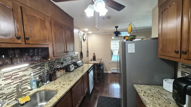 Building Photo - 308 W Malvern Ct