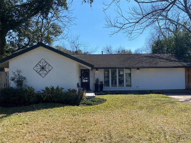 Building Photo - 4805 Kinglet St