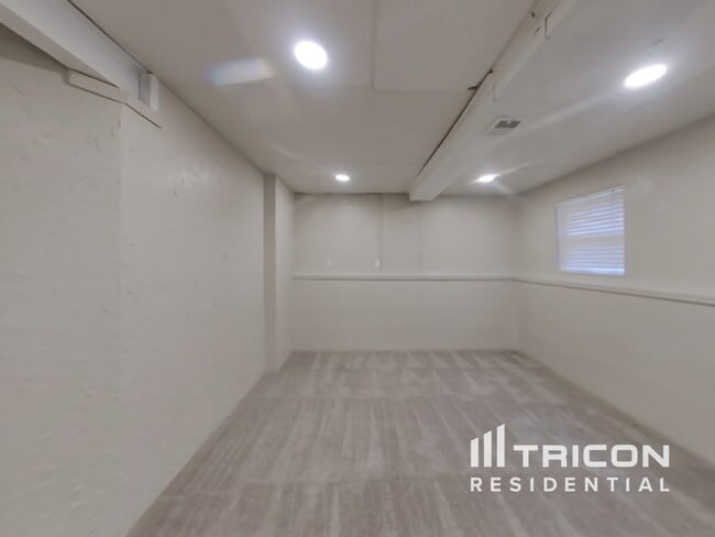 Building Photo - 15892 W 157th Terrace