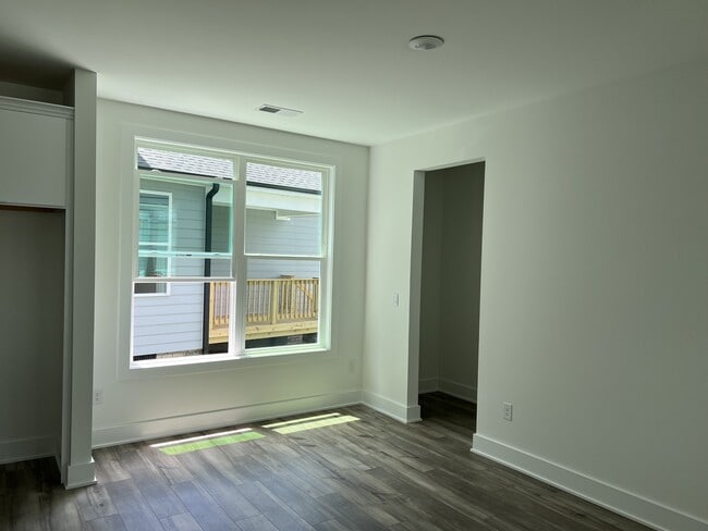 Building Photo - 1009 Broadbridge Ln