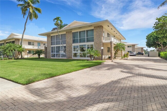 Building Photo - 2500 Gulf Shore Blvd N