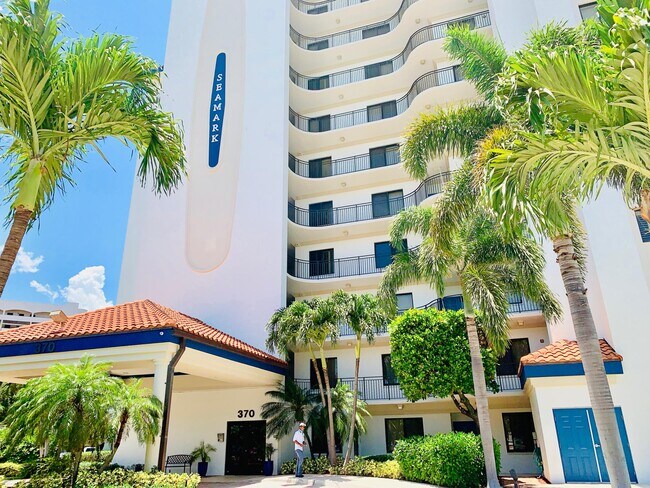 Foto del edificio - 370 Golfview Rd