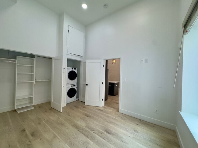 Interior Photo - The Caroline