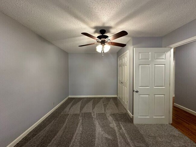 Foto del edificio - Tour Today! Delightful 4-bedroom, 2-bathro...