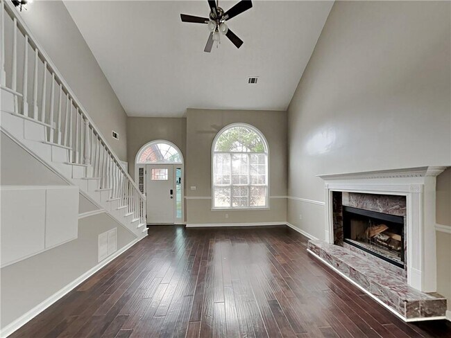 Building Photo - 3600 Clearview Dr