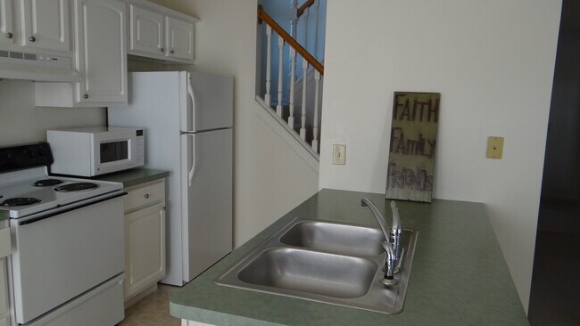 Foto del edificio - 931 Jasmine Dr