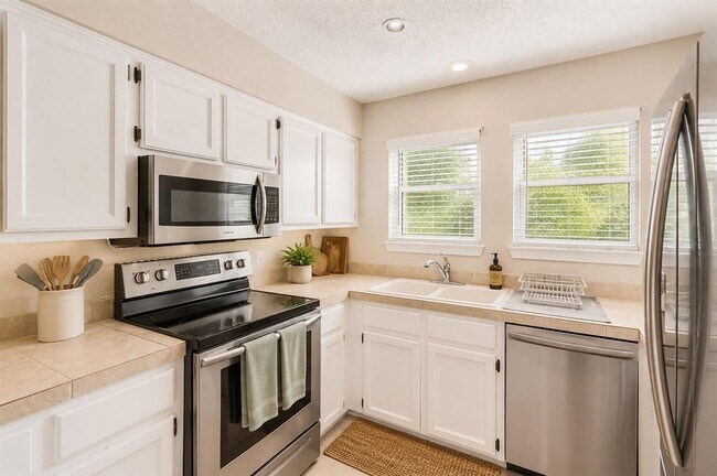 Foto del edificio - 1404 Norwalk Ln