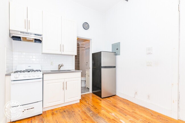 Building Photo - 480 Greene Ave