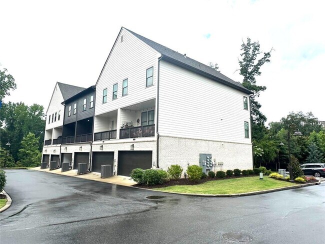 Foto del edificio - 6523 Beacon Dr