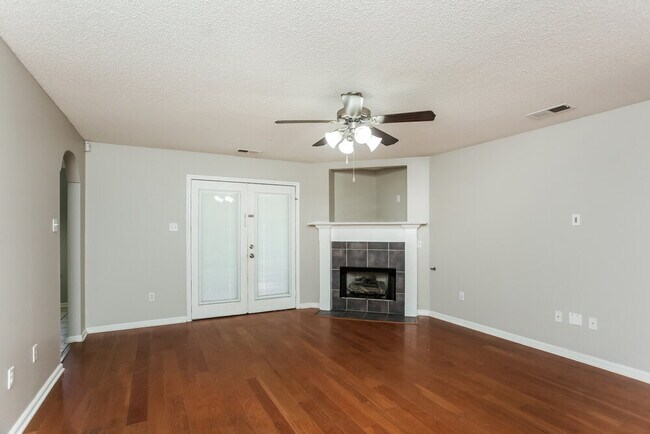 Building Photo - 6723 Crystal Dr