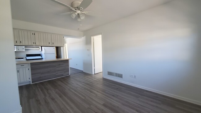Foto del edificio - 439 N Lake St