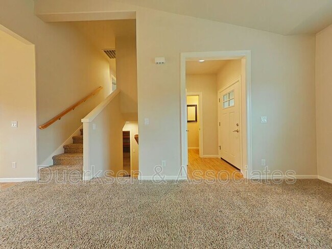 Foto del edificio - 3493 NW Coronado St