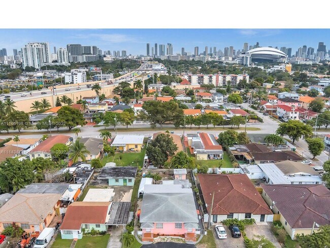 Foto del edificio - 919 NW 23rd Ct