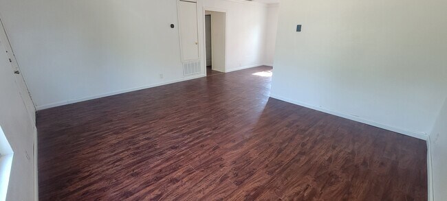 Building Photo - 1003 N Lantana Dr