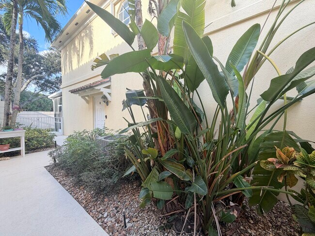 Foto del edificio - 2205 Telogia Ct