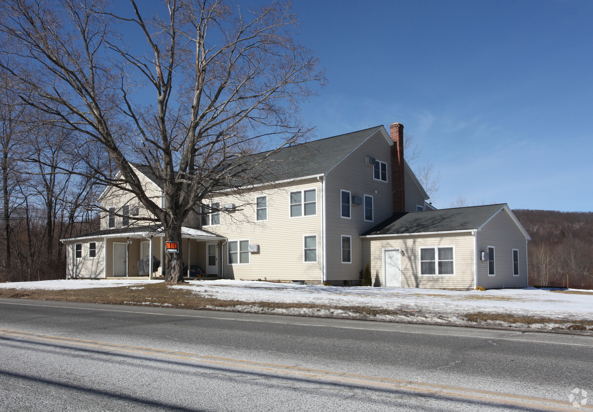 Foto del edificio - 623 Torrington Rd