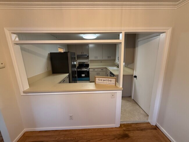 Foto del edificio - 701 Poinsettia Ave