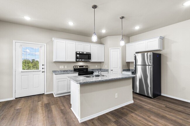 Building Photo - Savannah Circle