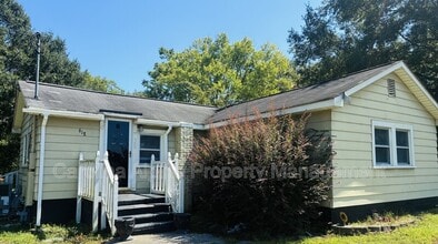 Building Photo - 618 Modena St