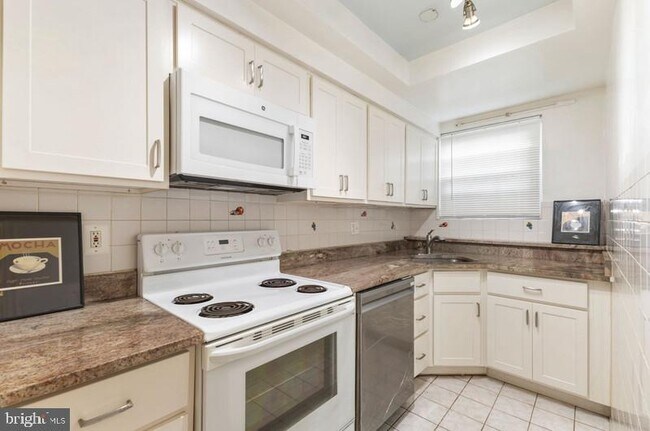 Building Photo - 2910 Peyton Randolph Dr