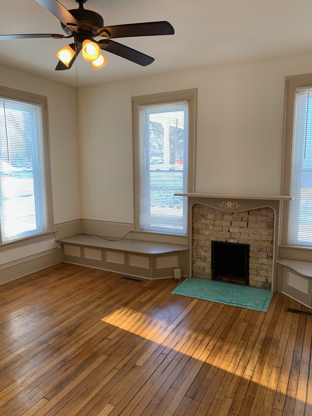 Living room - 1034 Spaight St