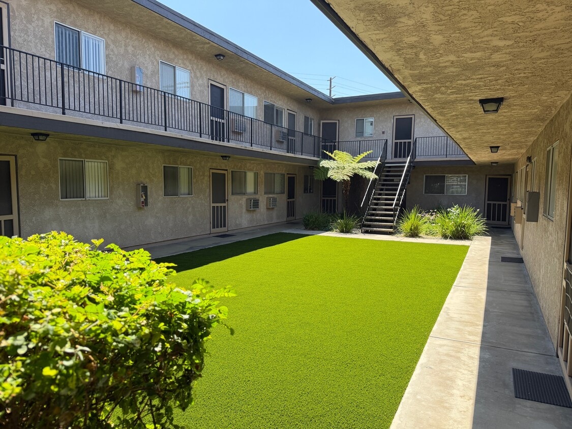 Building Photo - 6129 Cahuenga