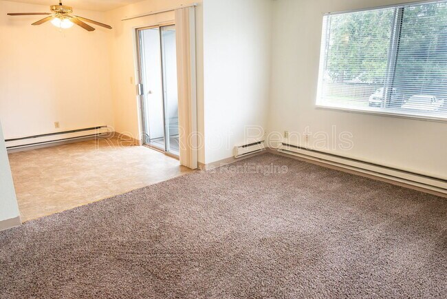 Foto del edificio - 302-163 163 St Ct E