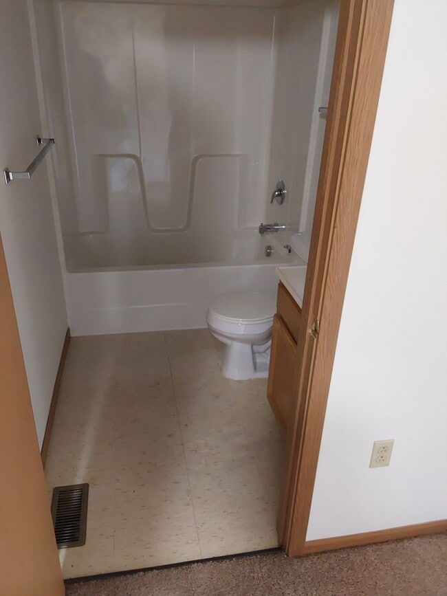 Foto del edificio - 2 BR 50% Glenn View