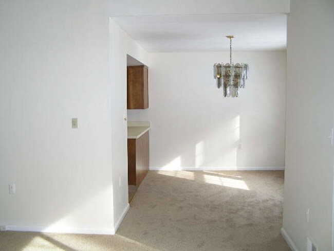 Building Photo - 109 Goldfinch Dr