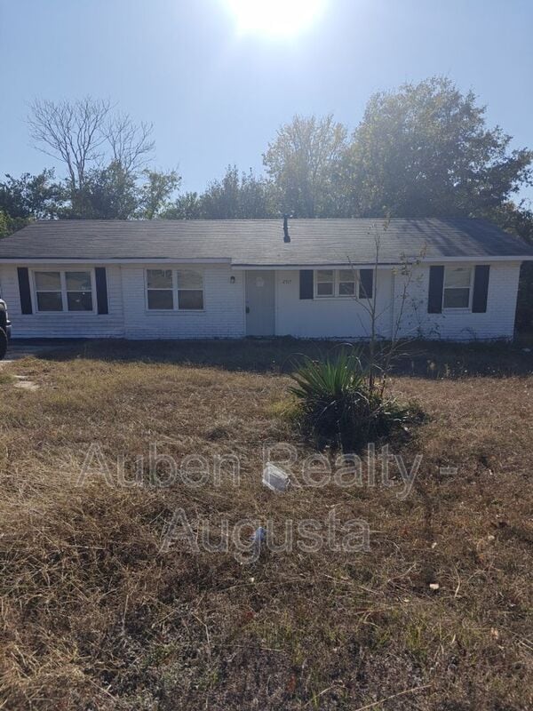 Building Photo - 2517 Kensington Dr E