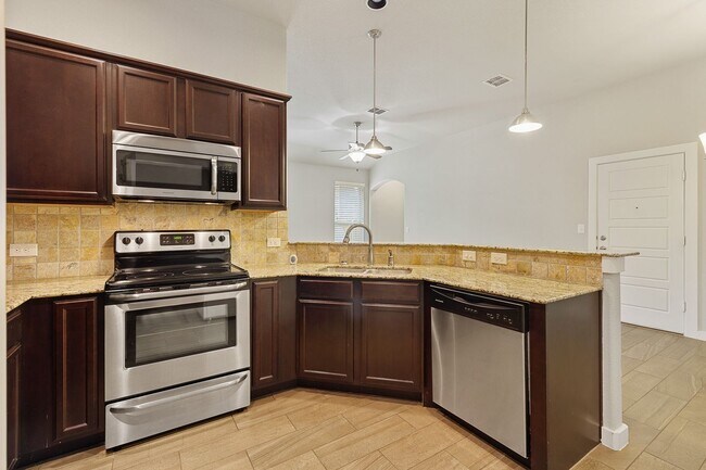 Building Photo - LUXURY TOWNHOME LOCATED IN PECAN PARK, BAS...