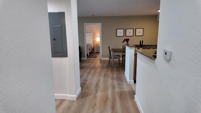 Foto del edificio - 241 SW Palm Dr