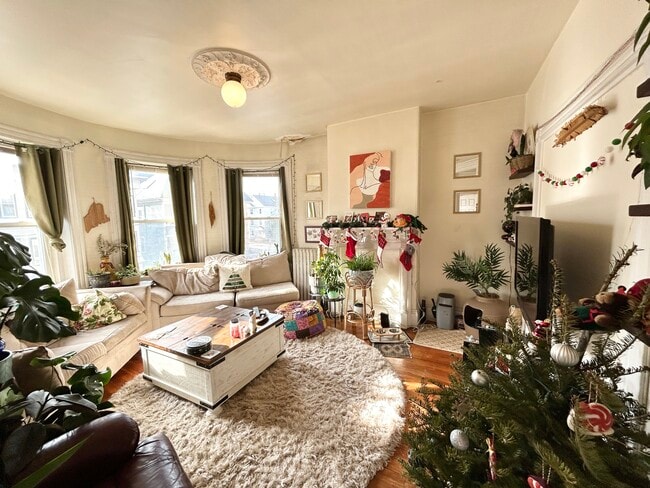 Building Photo - 96 Calumet St